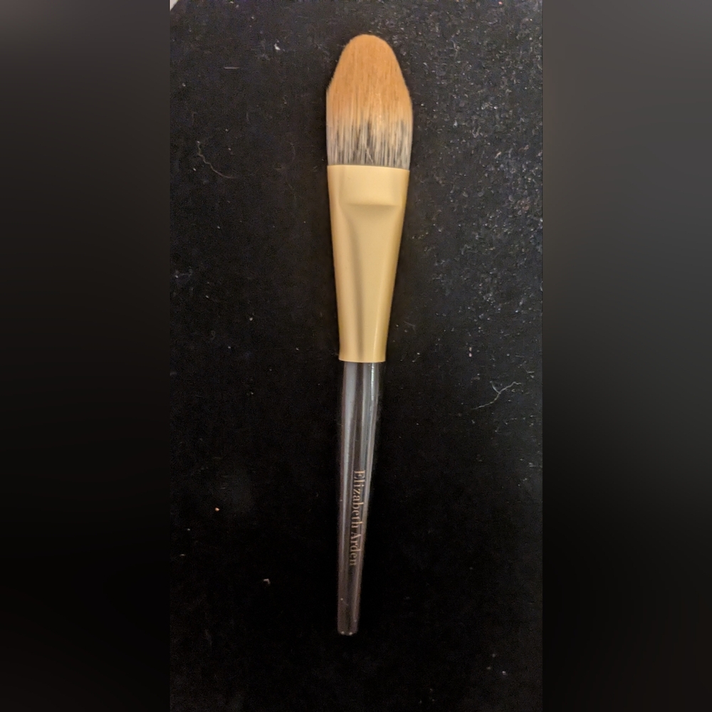 Elizabeth Arden Gold and Black Makeup Brush